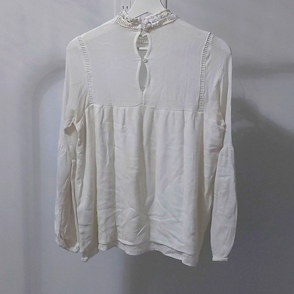 Ardene Frilly Blouse Top in White- Size Small - Picture 2 of 2